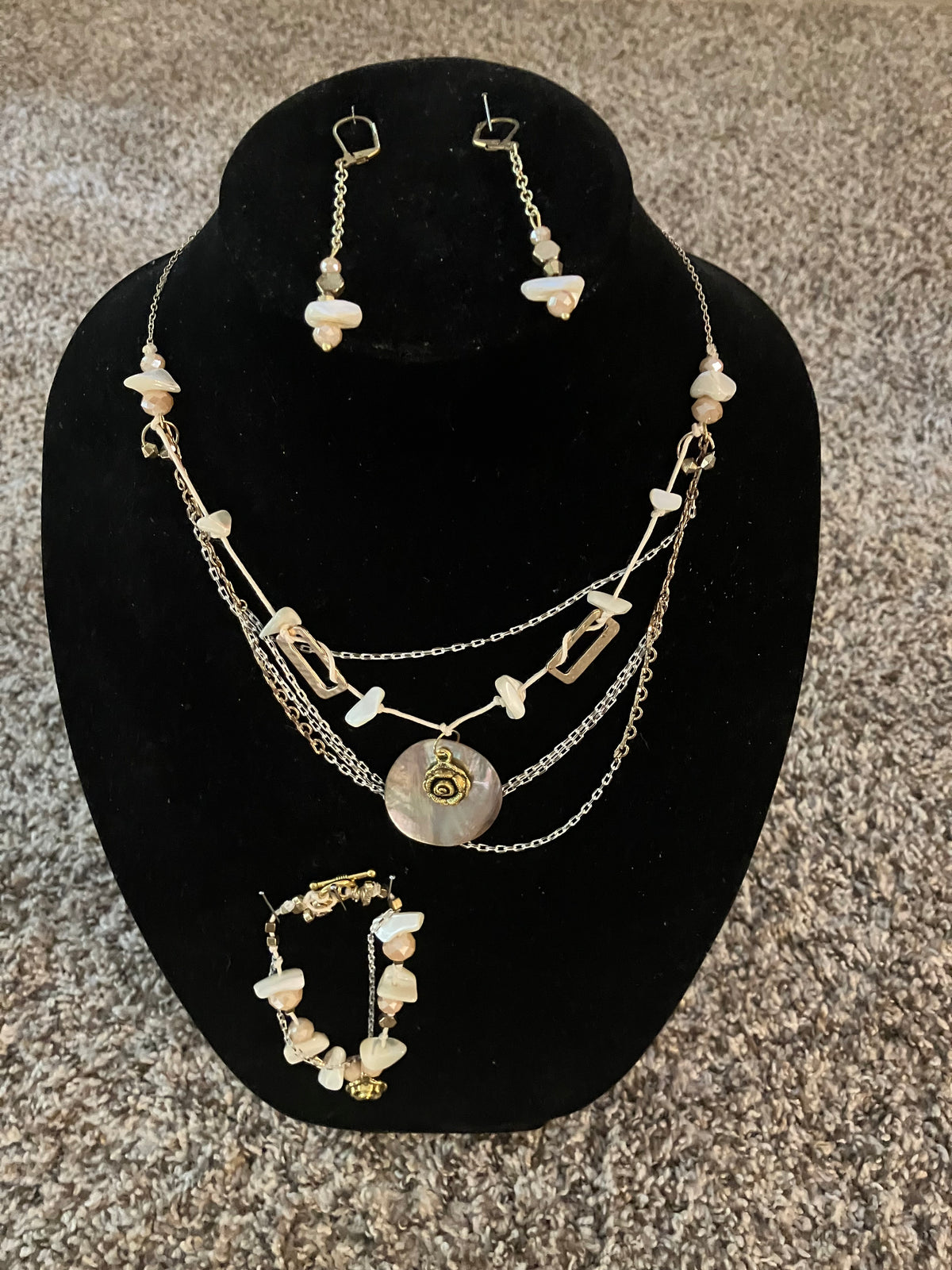 Rose Bud Blush and Gold Jewelry Set